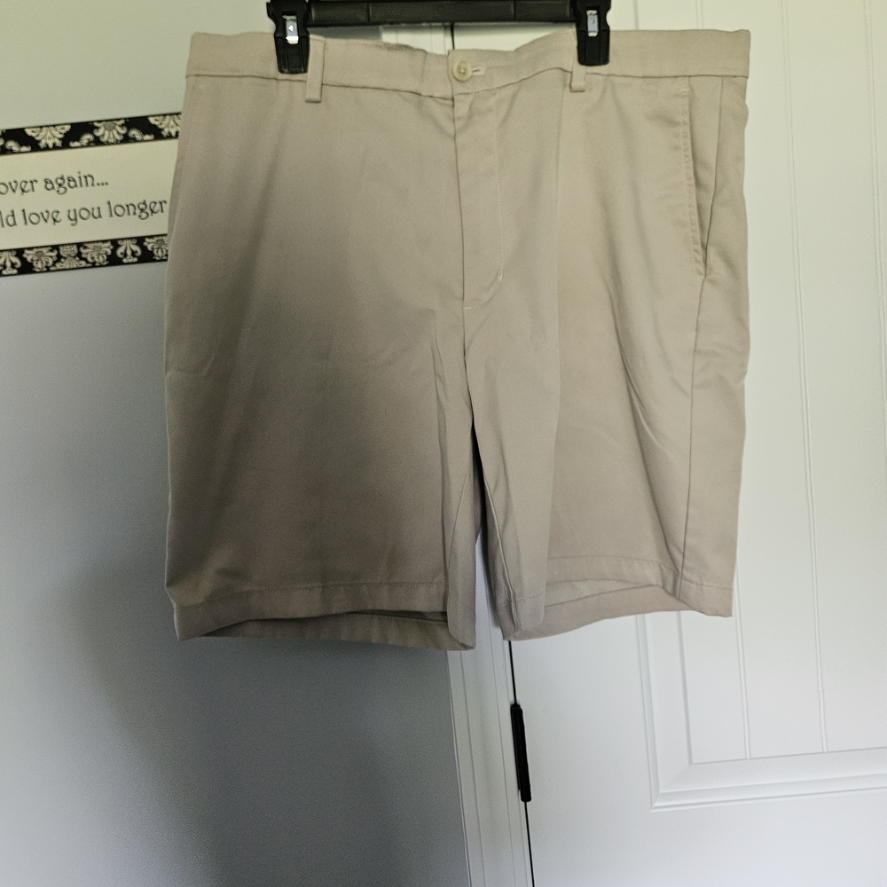 Amazon Essentials Men's Beige Flat Front Shorts
